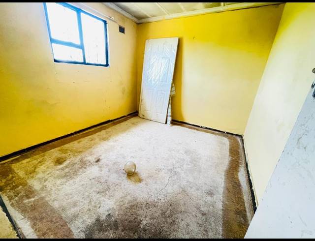 2 BEDROOM HOUSE FOR SALE IN UMLAZI Z